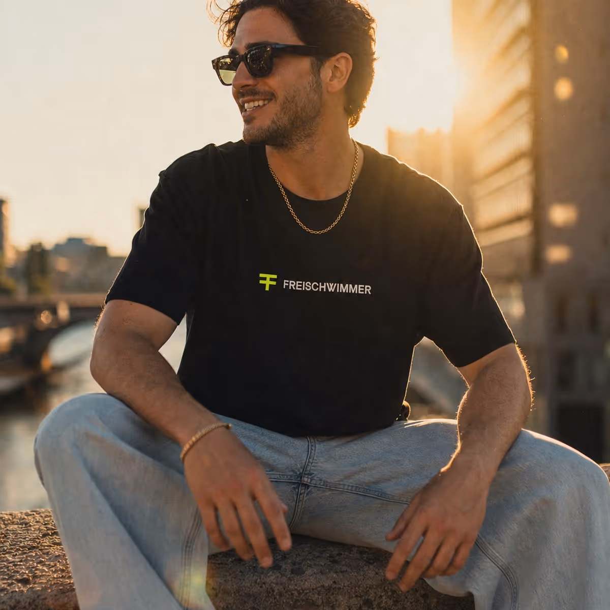Freischwimmer-Merch — Mood, dunkler Look mit Lime-Akzent